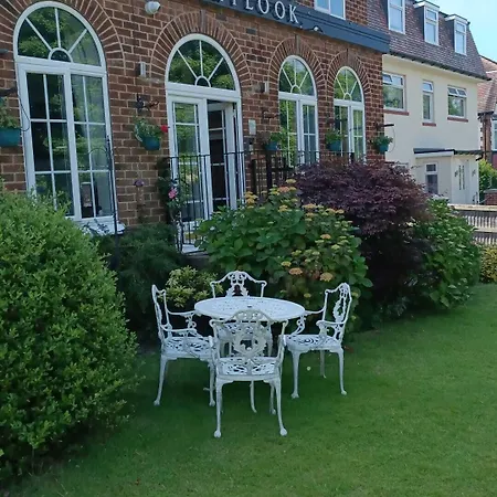 Outlook 4* סקארבורו