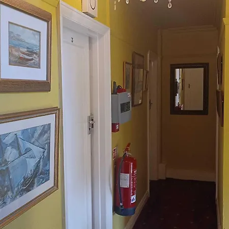 Outlook בית הארחה 4*