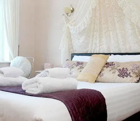 Outlook בית הארחה 4*